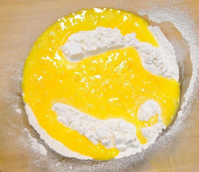 教你自制沙琪玛，按照这方法和配方做保证成功，香甜松软有嚼劲