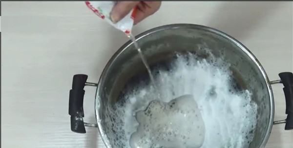 锅烧干了能直接加水,锅里的水烧干了怎么办还能用吗图2