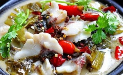 ​做酸菜鱼的正确方法，没想到最后一步是浇油，端出来鱼肉鲜美鱼汤浓白