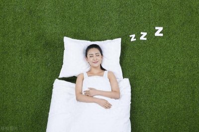 ​民间有一句俗语叫睡觉切莫脚朝西，头朝东。这是什么讲究？