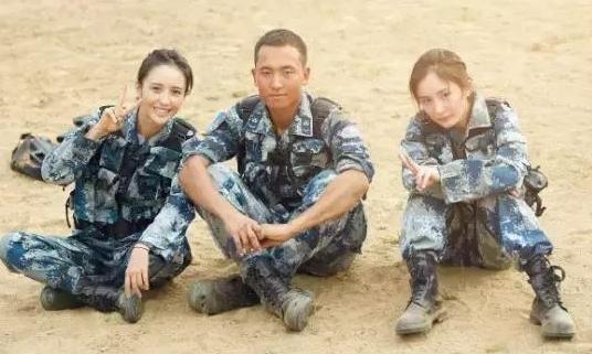 真正男子汉王威的生活照曝光 暖男班长阳光帅气 笑容迷人