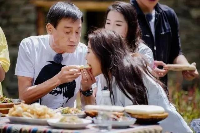 梁家辉有了老婆才有情人（风光背后是对妻女的愧疚）(25)