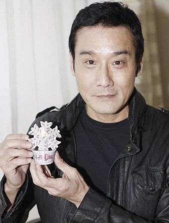 梁家辉有了老婆才有情人（风光背后是对妻女的愧疚）(10)