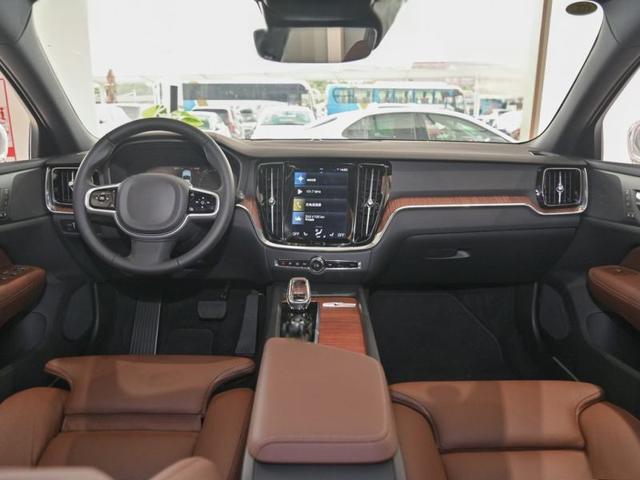 沃尔沃V60最新款落地价多少？沃尔沃V60提车价-