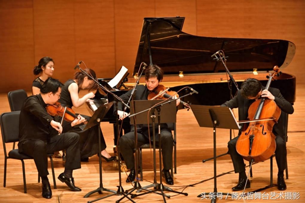 当今最具魅力的钢琴家之一，陈萨