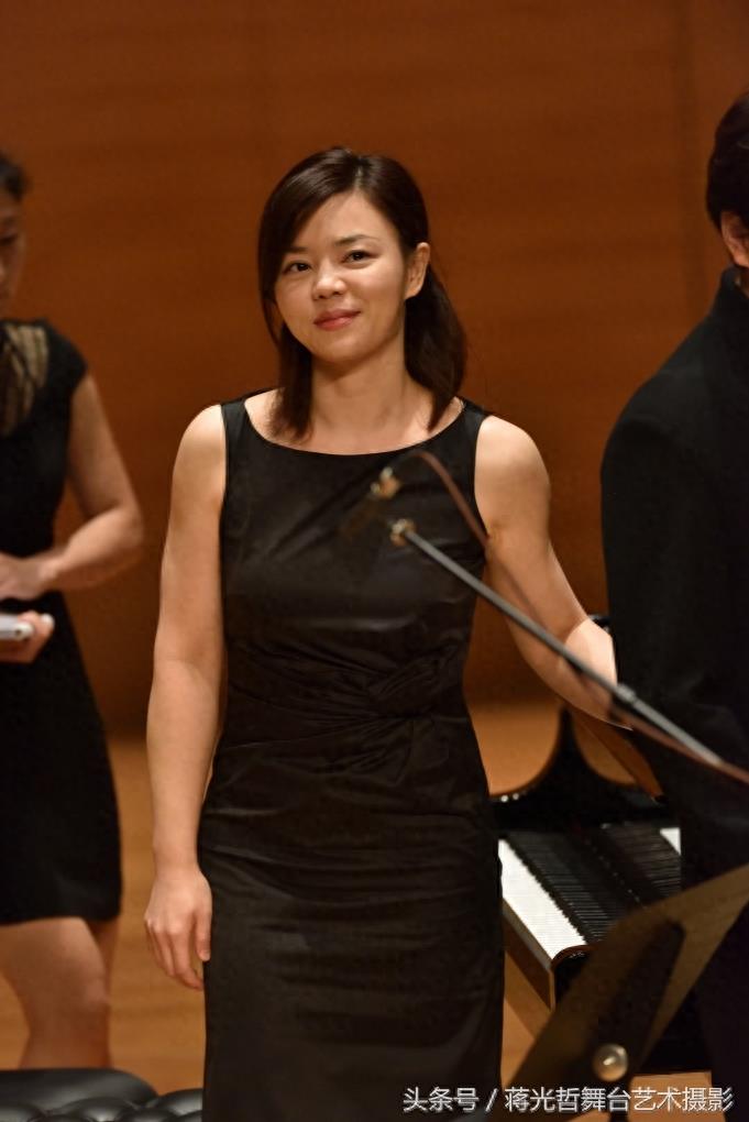 当今最具魅力的钢琴家之一，陈萨