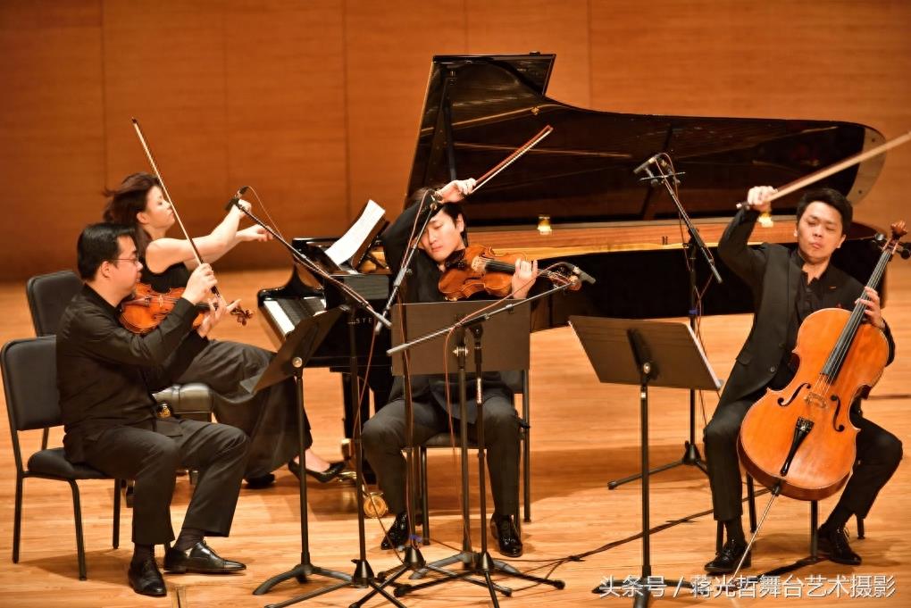 当今最具魅力的钢琴家之一，陈萨