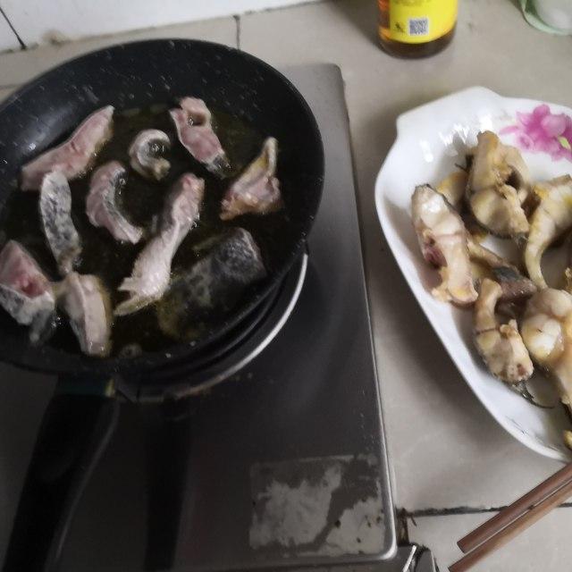 红烧乌鱼，大厨教你一招，视频清晰详细，一学就会