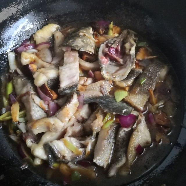 红烧乌鱼，大厨教你一招，视频清晰详细，一学就会