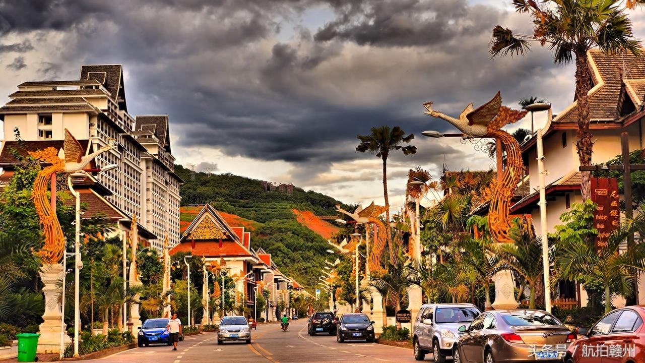 刷屏朋友圈的《猎毒人》明山的外景地是西双版纳，旅游业发达