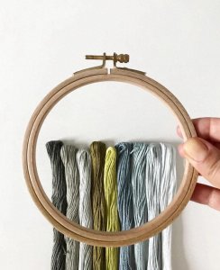 ​极简的花卉刺绣