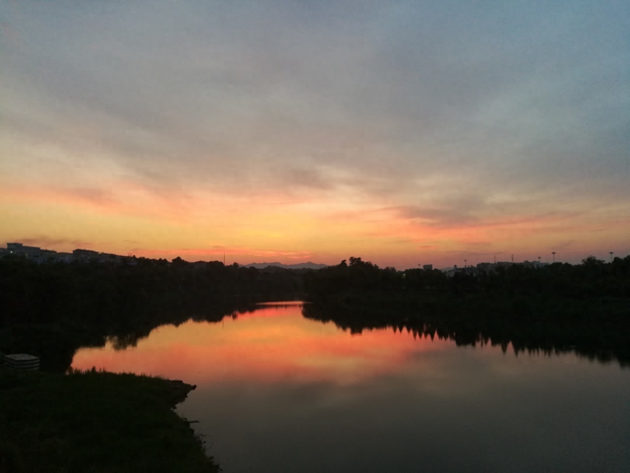 诗人屈原曾于公元前278年农历五月初五投汨罗江自杀