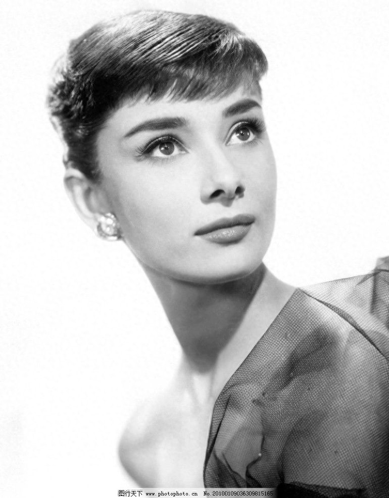 奥黛丽·赫本最经典的6张照片，一颦一笑比珠宝还光芒