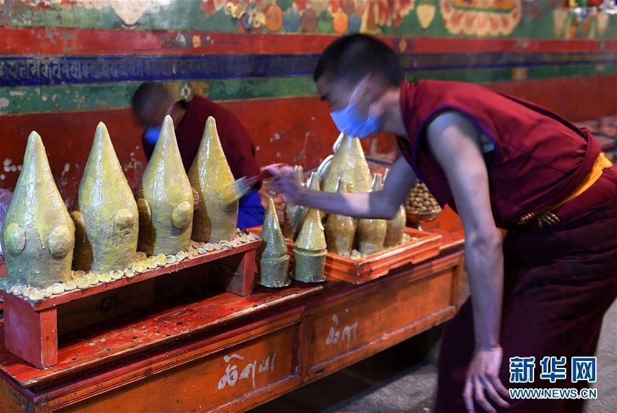 藏传佛教格鲁派祖寺：甘丹寺