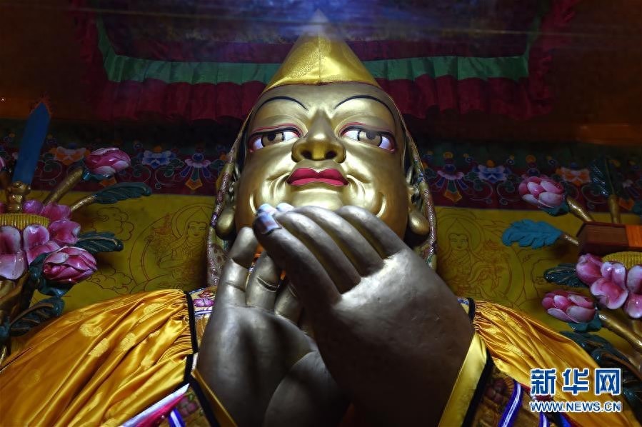 藏传佛教格鲁派祖寺：甘丹寺