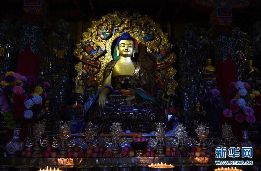 藏传佛教格鲁派祖寺：甘丹寺