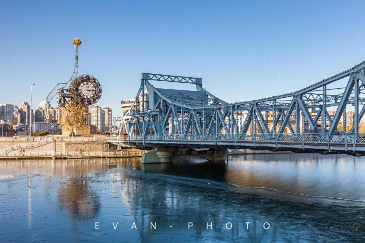 世纪钟是天津市为迎接新世纪,天津市最具关注度的标志性建筑之一