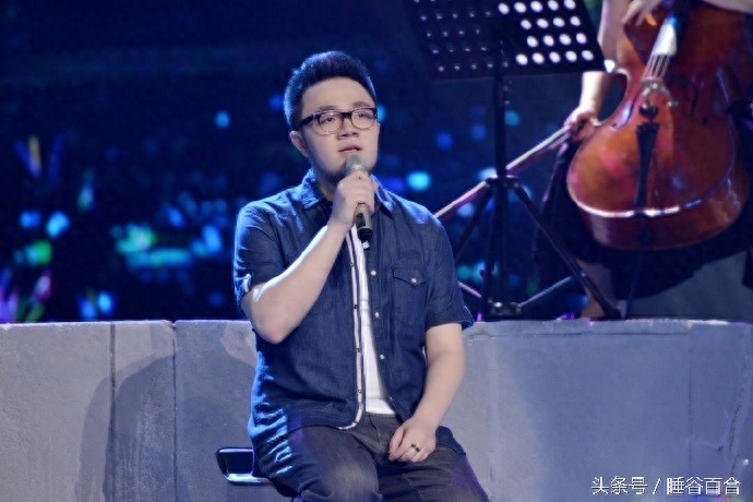 55岁宋丹丹的26岁儿子巴图,长得像父亲英达