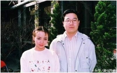 55岁宋丹丹的26岁儿子巴图,长得像父亲英达