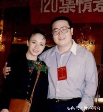 55岁宋丹丹的26岁儿子巴图,长得像父亲英达