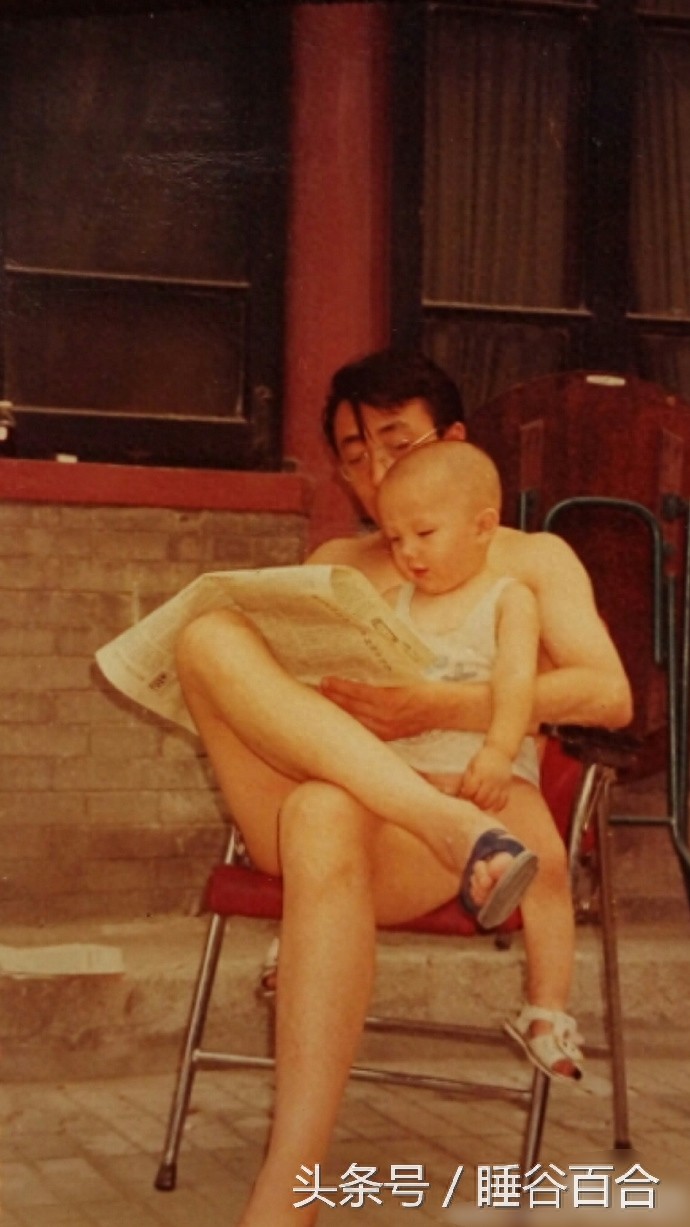 55岁宋丹丹的26岁儿子巴图,长得像父亲英达