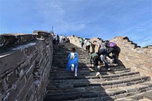 慕田峪长城相比八达岭长城,更适合游玩
