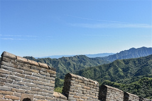 慕田峪长城相比八达岭长城,更适合游玩