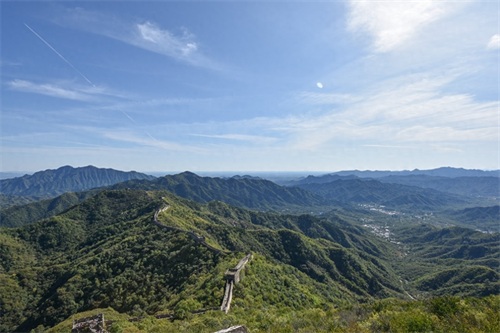 慕田峪长城相比八达岭长城,更适合游玩