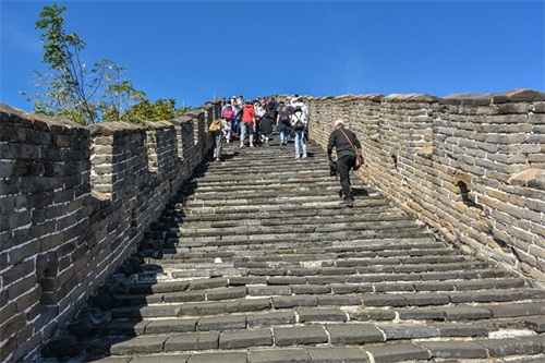 慕田峪长城相比八达岭长城,更适合游玩