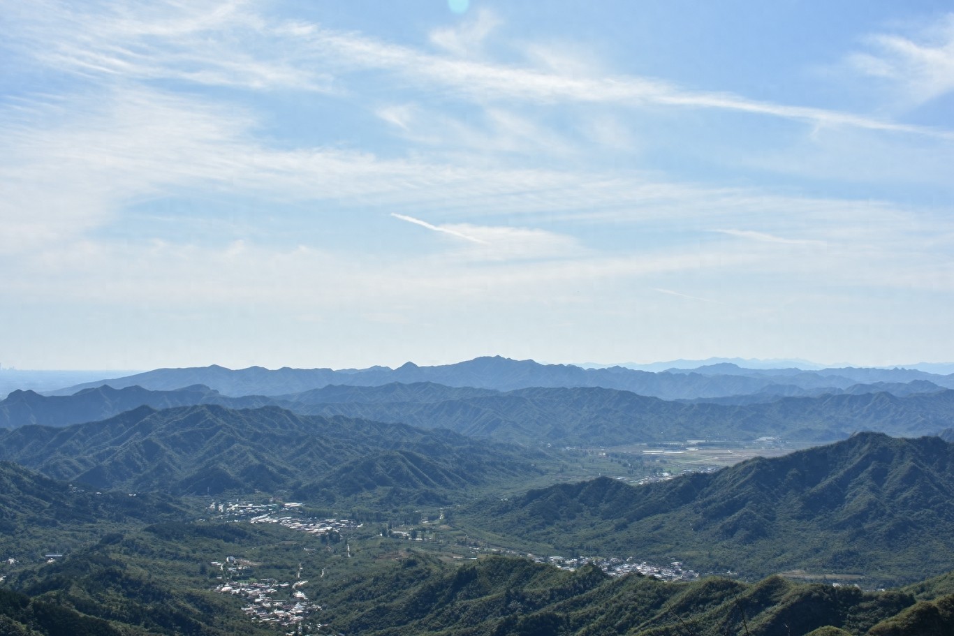 慕田峪长城相比八达岭长城,更适合游玩