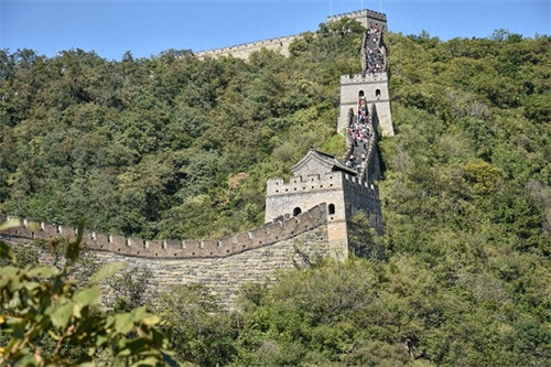 慕田峪长城相比八达岭长城,更适合游玩