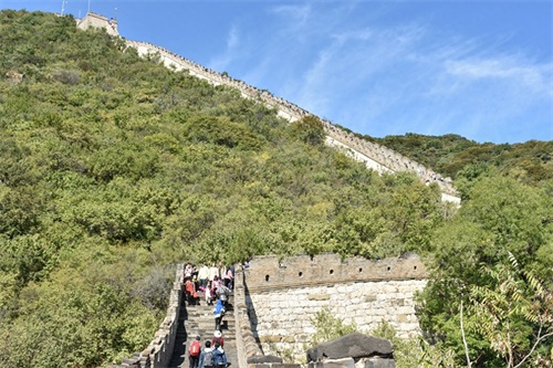 慕田峪长城相比八达岭长城,更适合游玩