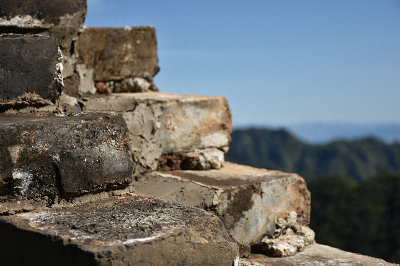 慕田峪长城相比八达岭长城,更适合游玩