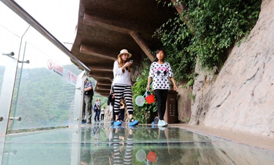 9张照片，9条玻璃栈道，哪一张让你隔着屏幕都觉得害怕？