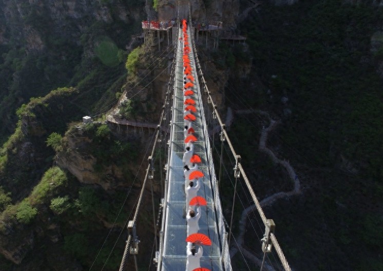 9张照片，9条玻璃栈道，哪一张让你隔着屏幕都觉得害怕？