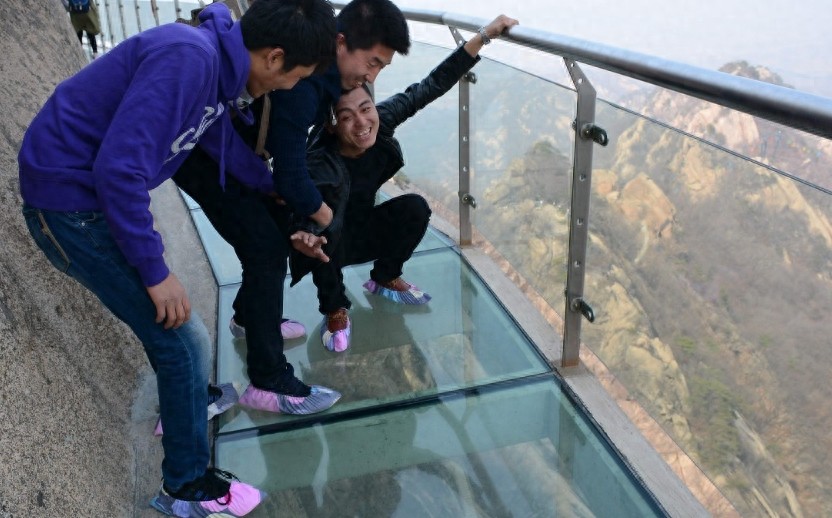 9张照片，9条玻璃栈道，哪一张让你隔着屏幕都觉得害怕？