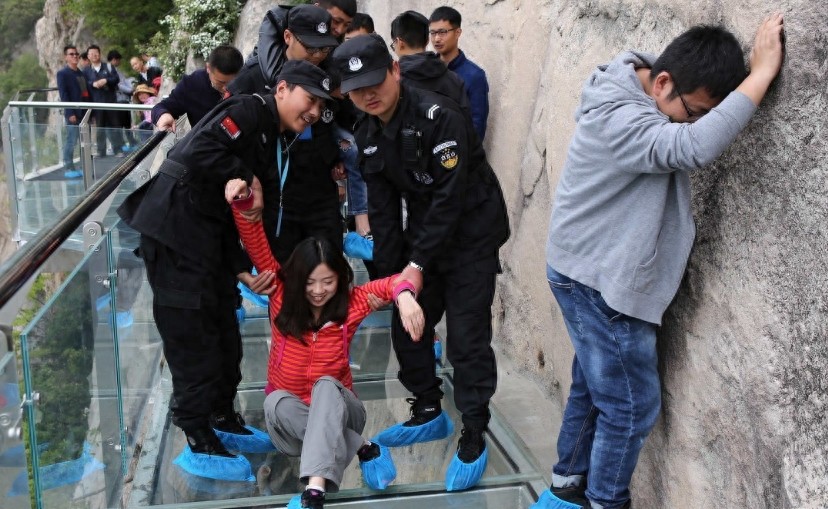 9张照片，9条玻璃栈道，哪一张让你隔着屏幕都觉得害怕？