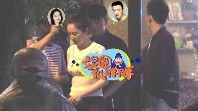 40岁董璇素颜现身机场，不被外界传闻打扰，满眼笑意显元气