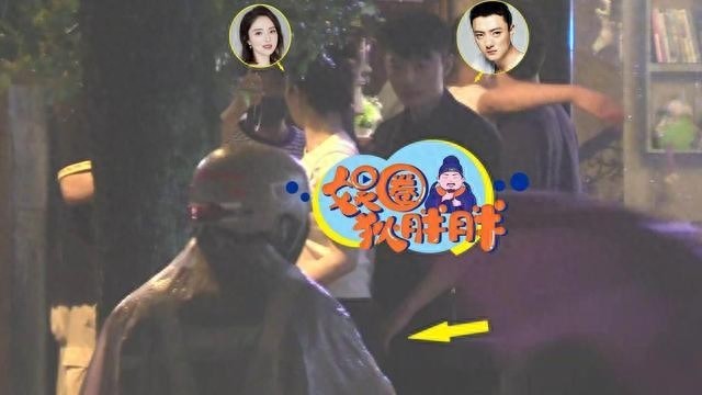 40岁董璇素颜现身机场，不被外界传闻打扰，满眼笑意显元气