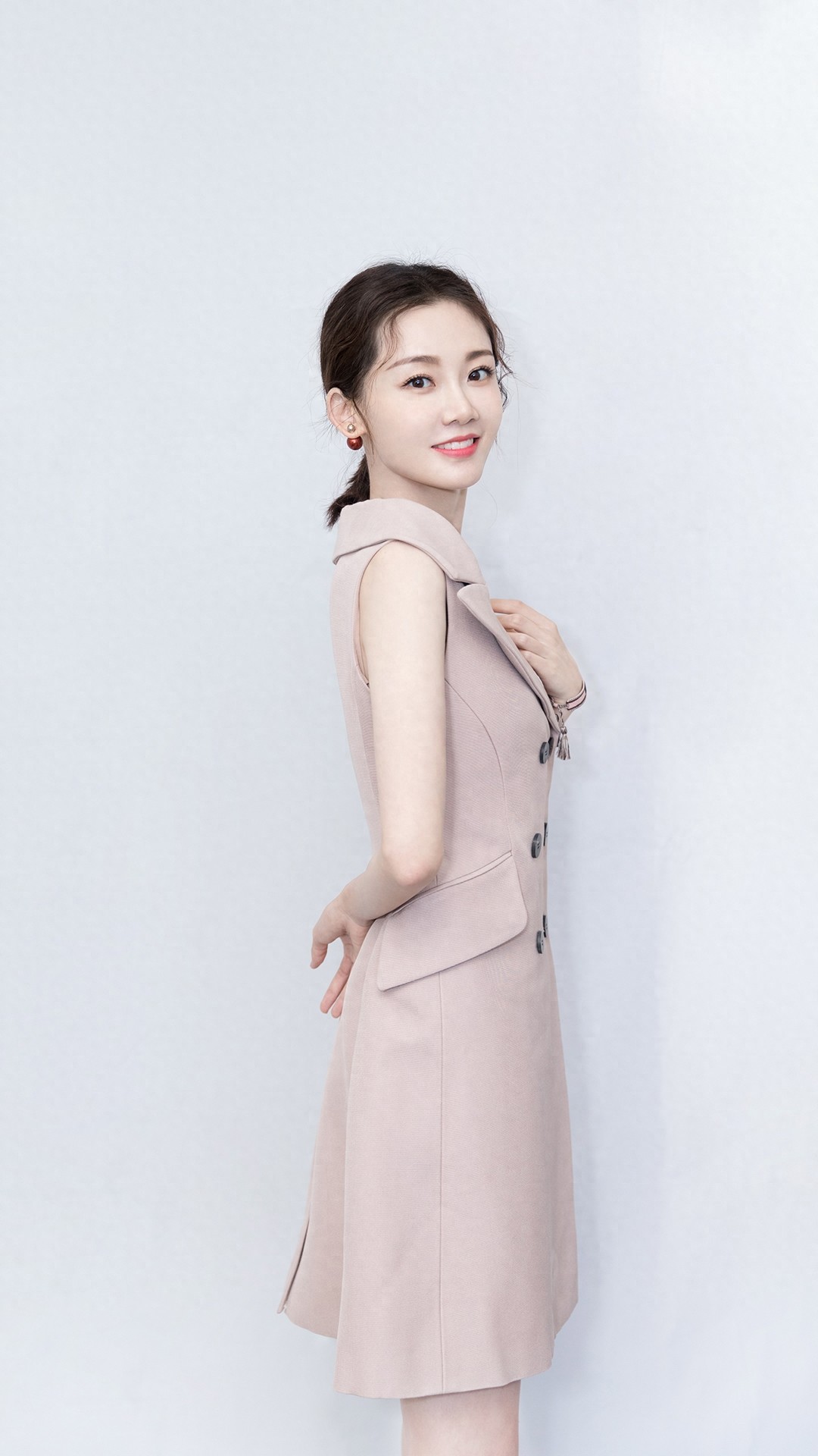 苗苗性感骨感香肩写真图片手机壁纸